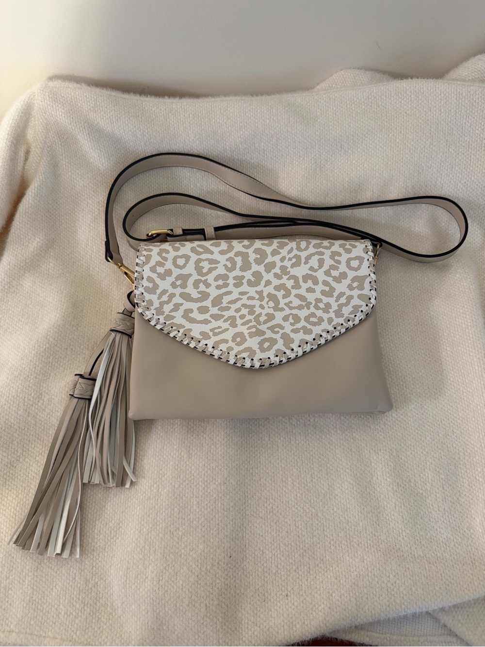 Jen & Co Beige Leopard-Print Flap Crossbody Bag with Tassel - Picture 1 of 8